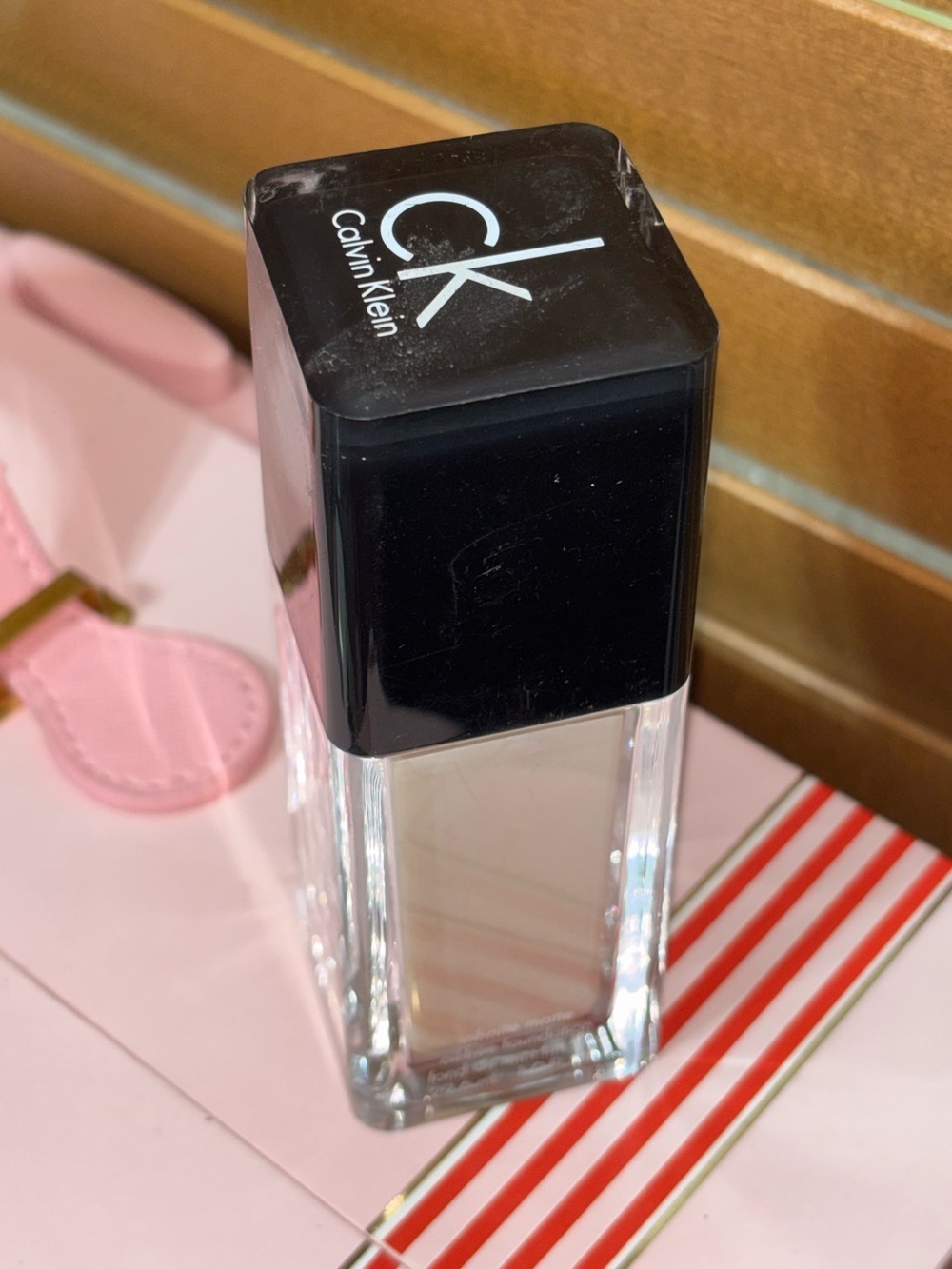Calvin Klein Infinite Matte Oil-Free Foundation - Picture 3 of 6